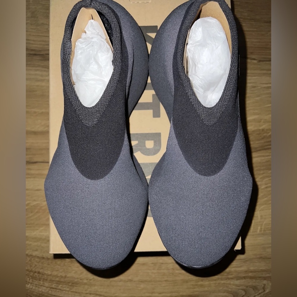 Adidas Yeezy Knit Runner Size 8